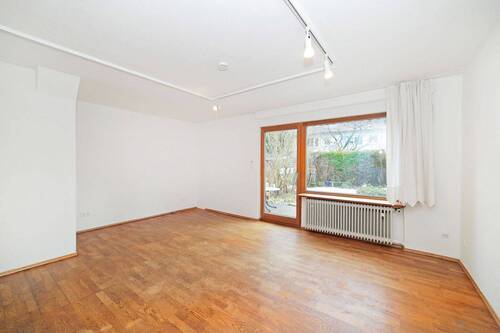 Wohnzimmer - 9 Zimmer Reihenendhaus zum Kaufen in München