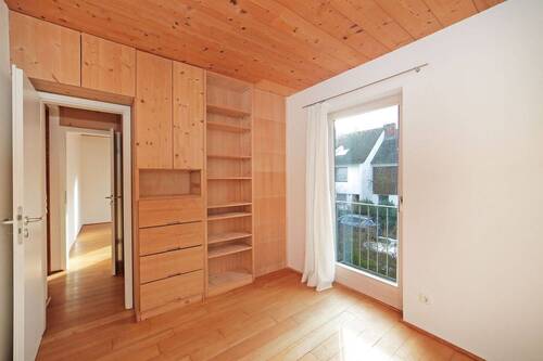 Anbau OG Zimmer Süd West - 9 Zimmer Reihenendhaus in München