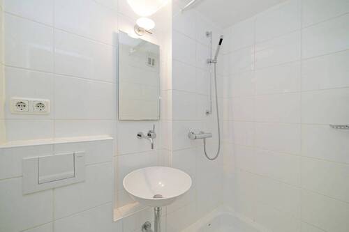 Duschbad DG - Reihenendhaus mit 175,00 m&sup2; in München zum Kaufen