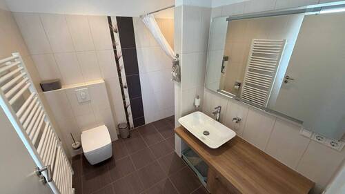 Gäste-WC mit Dusche - 