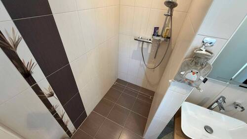 Dusche im Gäste-WC - 