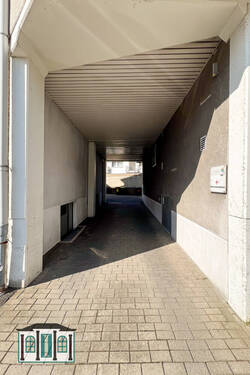 Durchfahrt zu den Parkplätzen - 
