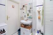 Badezimmer mit Dusche - 
