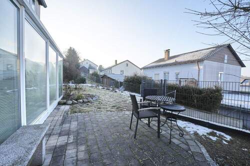 Terrasse - Etagenwohnung mit 100,00 m&sup2; in Rottenburg-Oberhatzkofen zur Miete