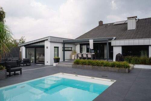 Terrasse mit Pool - 6 Zimmer Einfamilienhaus zum Kaufen in Stockelsdorf