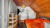 1. OG Schlafzimmer 1 - 