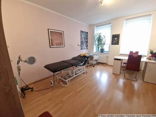 Wohnzimmer jetzt Praxisraum 1 - Ruhige Wohnung... Vermietet als Praxis