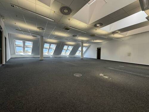 Große Bürofläche - Etagenwohnung mit 207,00 m² in Murnau zur Miete