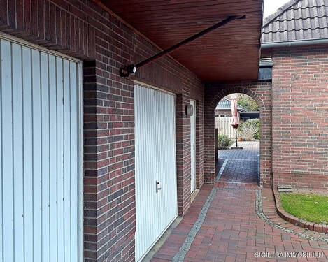 Garagen überdachter Durchgang zum Haus - 