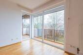 Fensterfront Balkon - Etagenwohnung mit 62,20 m&sup2; in Büdelsdorf zum Kaufen