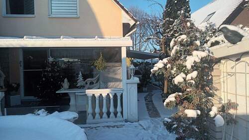 Terrasse mit Garten und Pool - 6 Zimmer Doppelhaushälfte zum Kaufen in Berlin