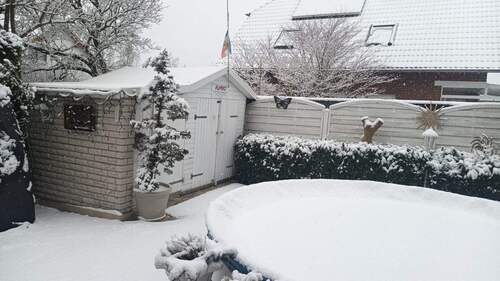 Gartenhäuschen mit Pool - 6 Zimmer Doppelhaushälfte in Berlin