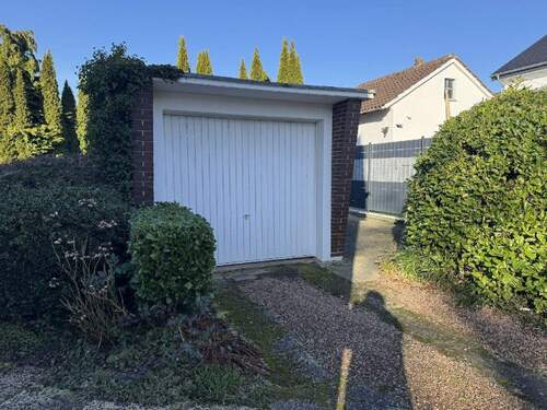 Ausreichend Parkmöglichkeiten vorhanden - 