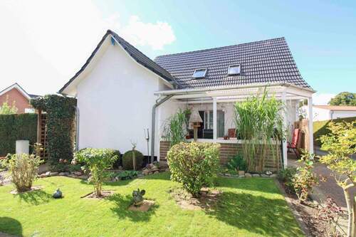 Rückansicht mit Terrasse - 