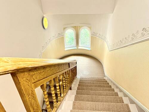 Charmantes Treppenhaus_ - 