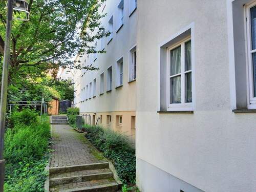 Rückansicht mit Hof - 