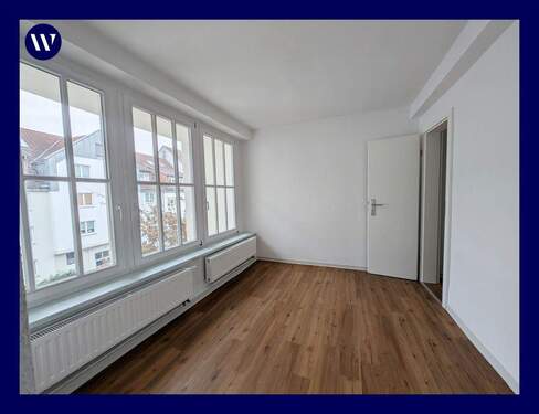 Esszimmer mit Fensterfront - Hell & Renoviert! 3 Zimmer + Esszimmer, Vinyl-Boden, Tageslichtbad + 2 Abstellräume + gute Lage