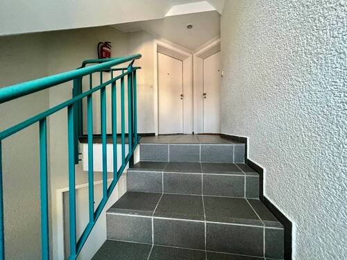 Treppenhaus/Wohnungseingang - 