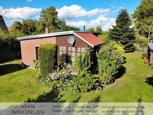 Titel Hausansicht - Kleiner, gemütlicher Bungalow auf großem Grundstück in Oberkrämer - Weiternutzung oder Neubau?