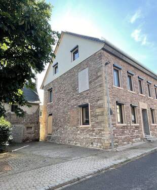 Hausansicht Links - 8 Zimmer Einfamilienhaus in Heimweiler