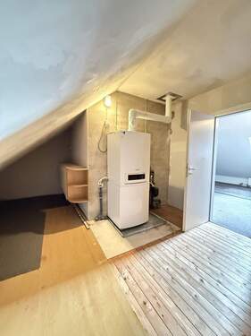 ... mit angerenzendem Bodenraum - 