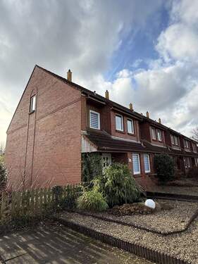 PKW Stellplatz direkt am Haus - 7 Zimmer Reihenendhaus zum Kaufen in Osterholz-Scharmbeck