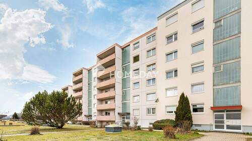 Außenansicht 1 - Großzügige 4-Zimmer-Wohnung mit West-Loggia, großem Wohnbereich & Aufzug