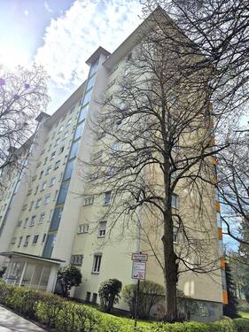 Straßenansicht - 3 Zimmer Etagenwohnung zum Kaufen in Saarbrücken / Sankt Johann