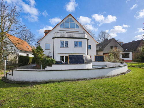 Bild 1 - 2018 kernsanierte barrierearme Wohnung mit Garten, zwei Terrassen, TG-Stellplatz & neuer Wärmepumpe