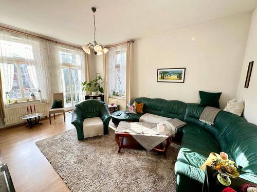 helles Wohnzimmer - 4 Zimmer Etagenwohnung zum Kaufen in Dresden