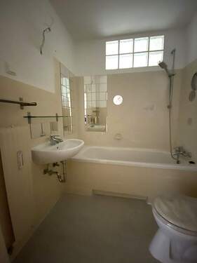 Bad (2) - Etagenwohnung mit 35,00 m² in Heusenstamm zum Kaufen