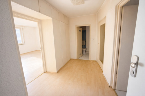 Flur - Etagenwohnung mit 50,60 m&sup2; in Pforzheim zum Kaufen