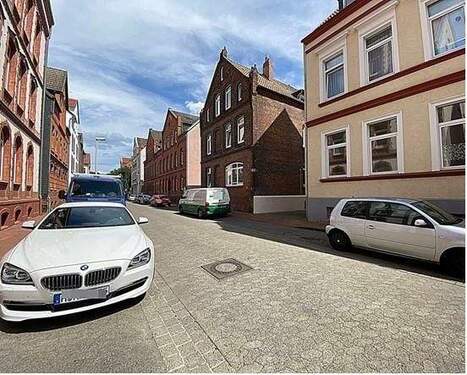 Aussenansicht - Straße 3.jpg - 3 Zimmer Etagenwohnung in Hannover