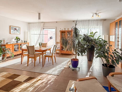 Sonniges Wohnzimmer - 5 Zimmer Einfamilienhaus zum Kaufen in Appenweier