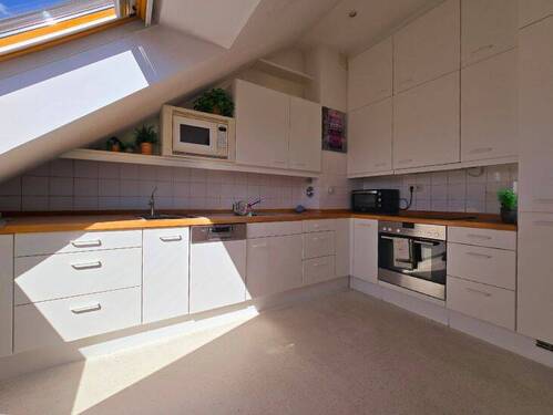 Moderne Küche mit allem Komfort - 