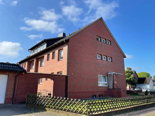 Außenansicht - Mehrfamilienhaus mit 6 Wohnungen und 6 Garagen