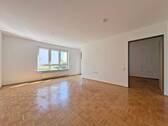Wohnzimmer - 2 Zimmer Etagenwohnung zum Kaufen in Friedrichshafen