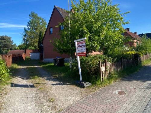 Zufahrt - Handwerker-Haus: Einfamilienhaus mit Vollkeller
