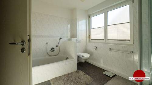 Badezimmer m. Fenster - 