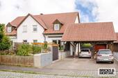Ansicht Haus - Charmante 3-Zimmer-Wohnung mit Garten und Carport in Regenstauf-Diesenbach