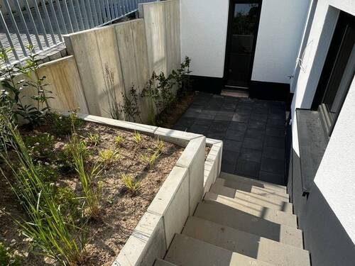 separater Eingang UG - 