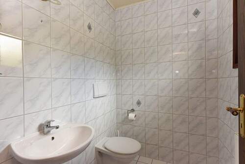 Gäste WC mit Fenster - 