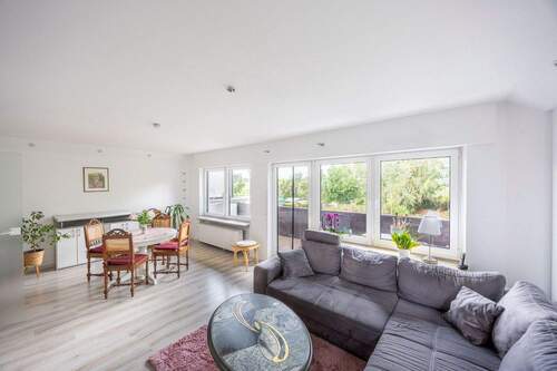 Wohn- / Esszimmer OG - 8 Zimmer Doppelhaushälfte in Pleidelsheim