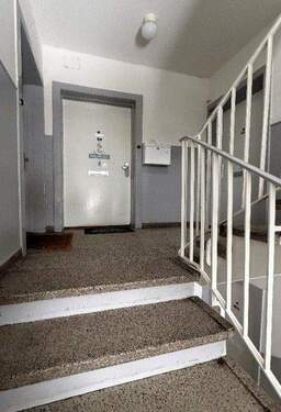 Treppenhaus - 2 Zimmer Etagenwohnung in Hamburg