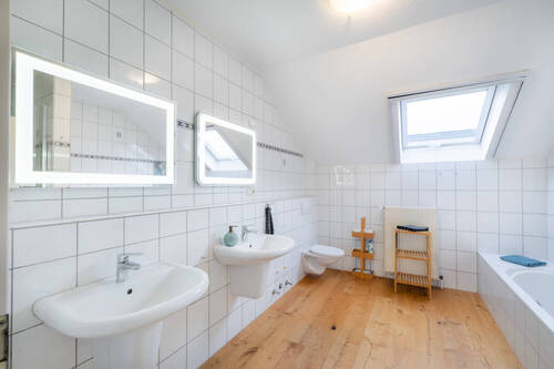 Bad im Dachgeschoss - 
