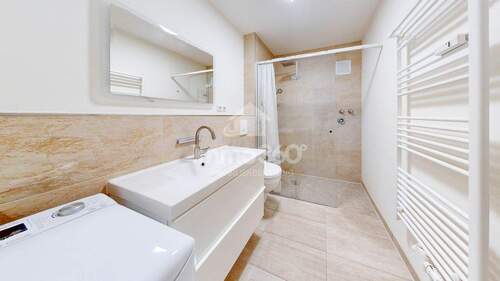 modernes Badezimmer - Etagenwohnung mit 53,30 m&sup2; in Berlin zum Kaufen