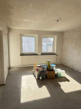 Wohnzimmer - IN RENOVIERUNG! ab 01.07.26 verfügbar! 5-Zimmer-Wohnung im 2.OG mit Balkon im schönen Hildesheim