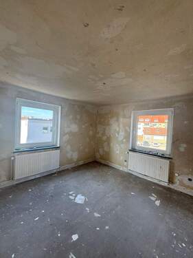 Schlafzimmer 1 - rechts abgehend vom Flur - 