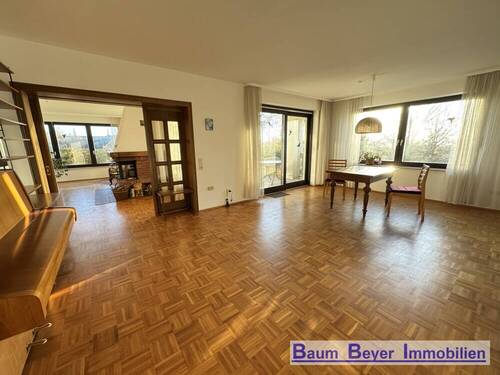 Esszimmer mit Wohnzimmer - 9 Zimmer Einfamilienhaus zum Kaufen in Göttingen