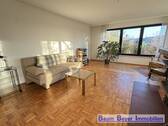 Wohnzimmer mit Kamin - 9 Zimmer Einfamilienhaus in Göttingen